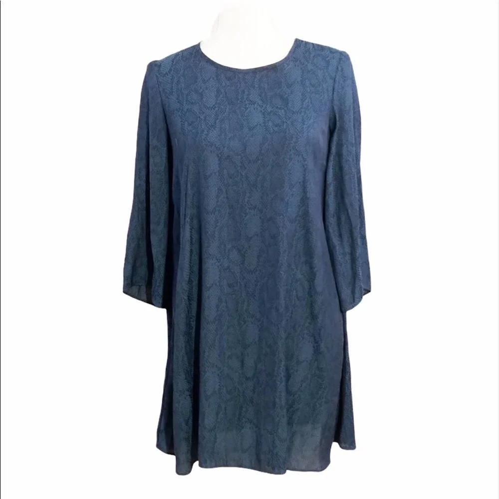 Bcbgeneration blue snakeskin shift dress XXS NWOT - Picture 2 of 9